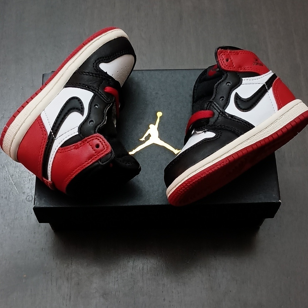 Nike Jordan 1 Retro High OG Black, White And Red Baby Sneakers